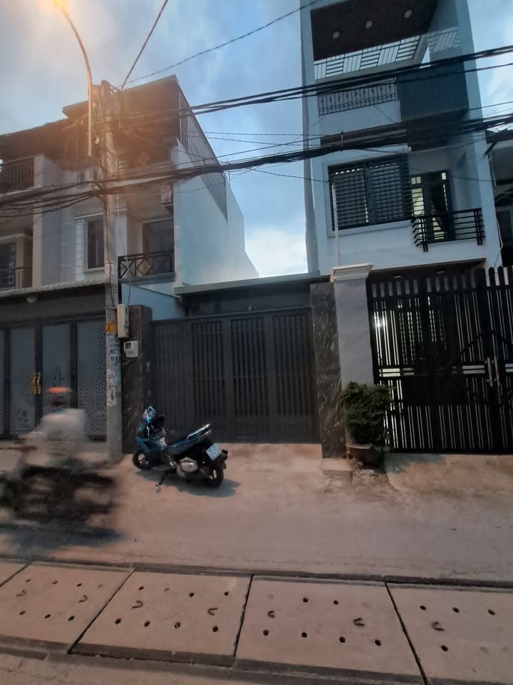 Nhà riêng Tân Xuân Hóc Môn 64m² giá 2.3 tỷ - Cơ hội kinh doanh tuyệt vời!