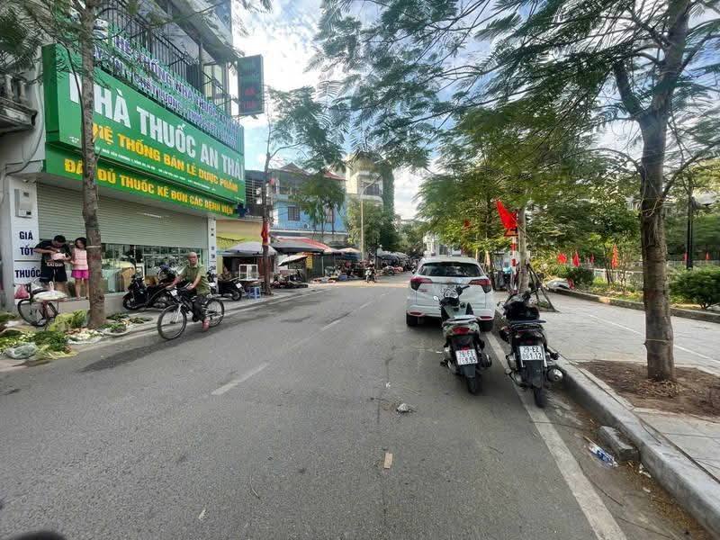 Nhà mặt ngõ Văn Chương 2, Đống Đa 39m² - Kinh doanh sầm uất, view hồ đẹp!