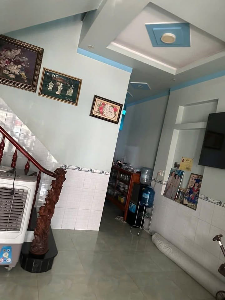 Nhà Phú Thọ 84m² giá 2.35 tỷ - Sổ hồng chính chủ, gần chợ và trường học!