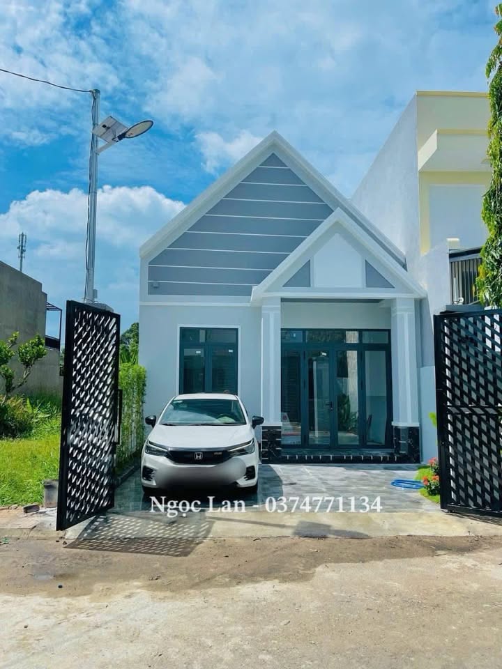 Nhà phố Bình Lộc, TP Long Khánh 103m² giá 1.55 tỷ - Mặt tiền đường lớn, sẵn sàng vào ở!