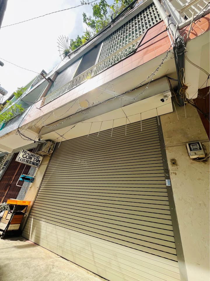Nhà phố 3 tầng tại quận 10, 43m² giá 11 tỷ - Hẻm ô tô tránh, vị trí đắc địa!