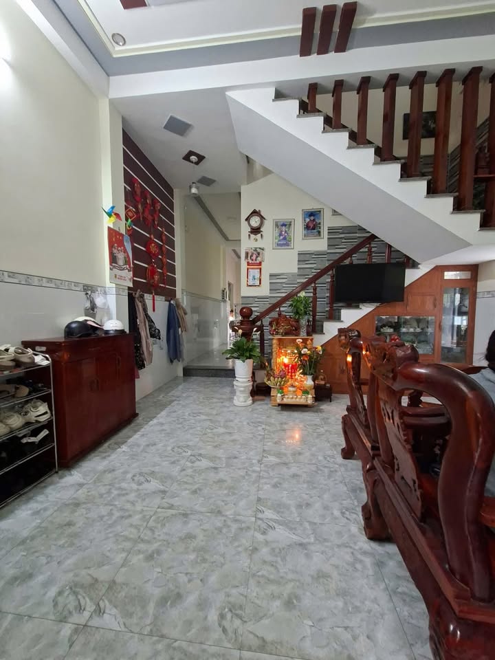 Nhà 2 mặt tiền đường Duy Tân, Trần Hưng Đạo, Quy Nhơn 101m² giá 4.75 tỷ - Vị trí đắc địa kinh doanh!