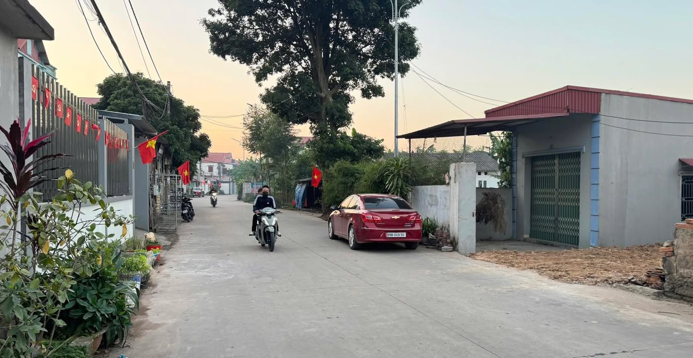 Đất nền Nham Biền Yên Dũng 100m² giá 1.8 tỷ - Sổ hồng chính chủ!