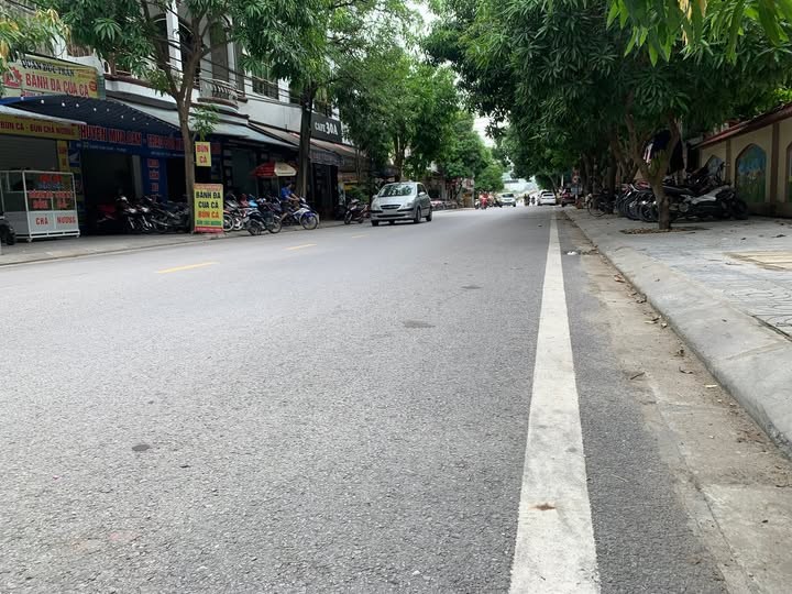 Bán nhà 2 tầng mặt đường Đặng Thái Thân, TP Vinh 120m² - Vị trí kinh doanh sầm uất!