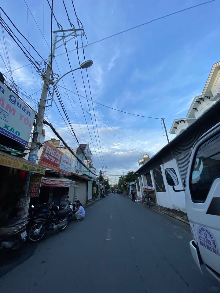 Nhà mặt tiền Đỗ Hành, Trung Mỹ Tây, Quận 12 - Kinh doanh sầm uất, giá 4.7 tỷ!