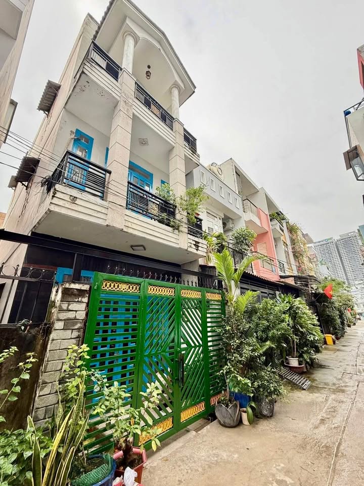 Nhà đẹp hẻm 4m Huỳnh Tấn Phát 136m² giá 8.5 tỷ - Kiên cố, sân vườn thoáng đãng!