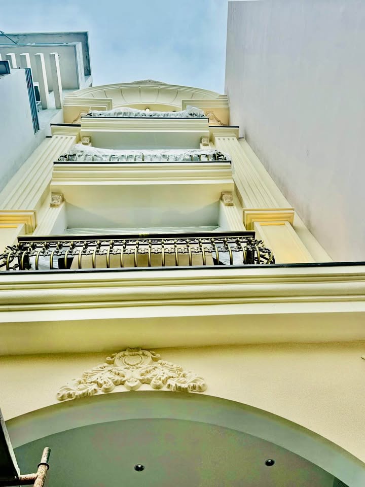 Căn hộ dịch vụ cao cấp tại Âu Dương Lân, Quận 8 - 148m² chỉ 35.8 tỷ, đầu tư sinh lời!