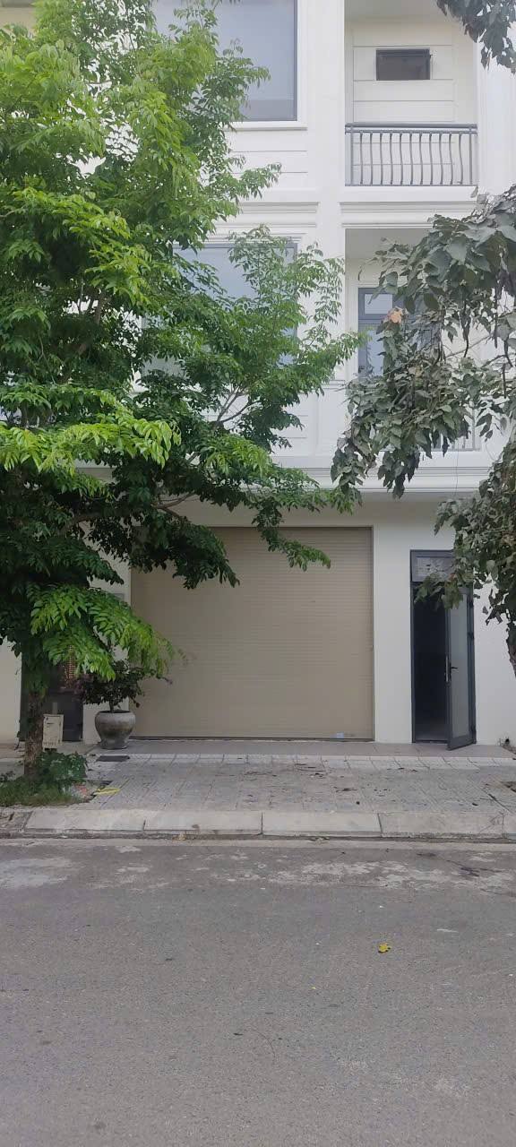 Nhà nguyên căn 4 tầng Võ Chí Công 100m² giá 20 triệu - Thiết kế thông suốt, mới xây!