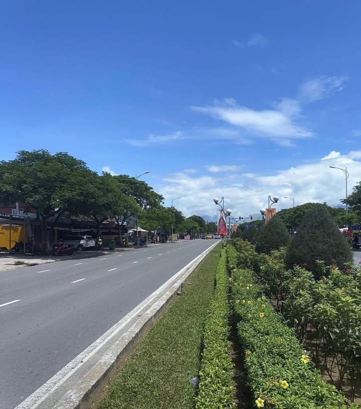 Đất mặt tiền Hoàng Thị Loan, Đà Nẵng 100m² giá 9 tỷ - Vị trí đắc địa gần biển!