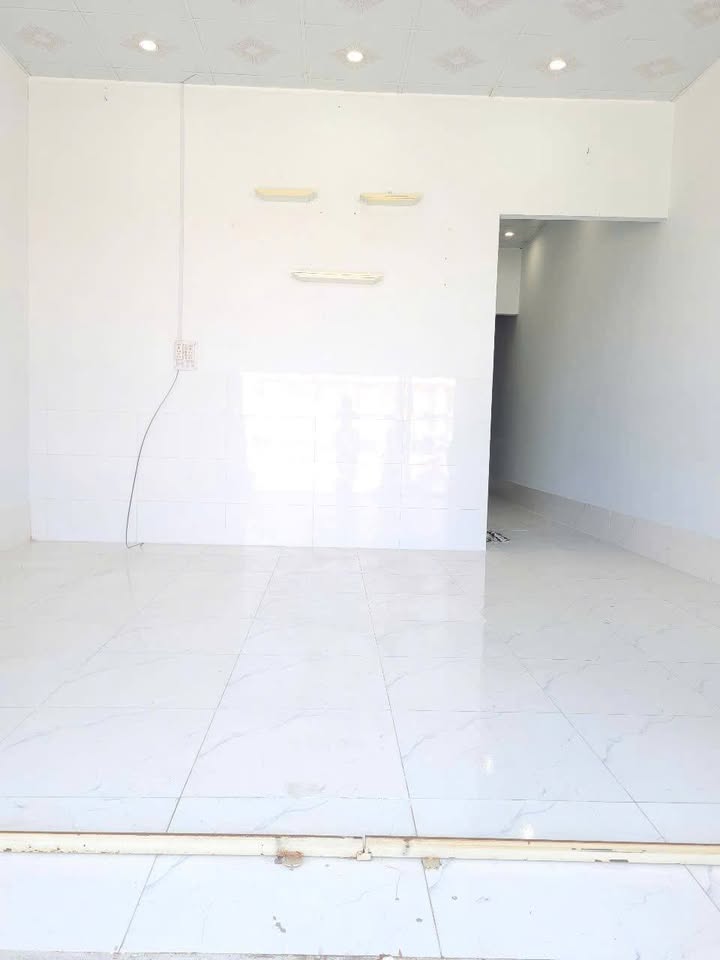Nhà cho thuê nguyên căn mặt tiền kinh doanh tại Vĩnh Thanh, Rạch Giá - Chỉ 4 triệu/tháng!
