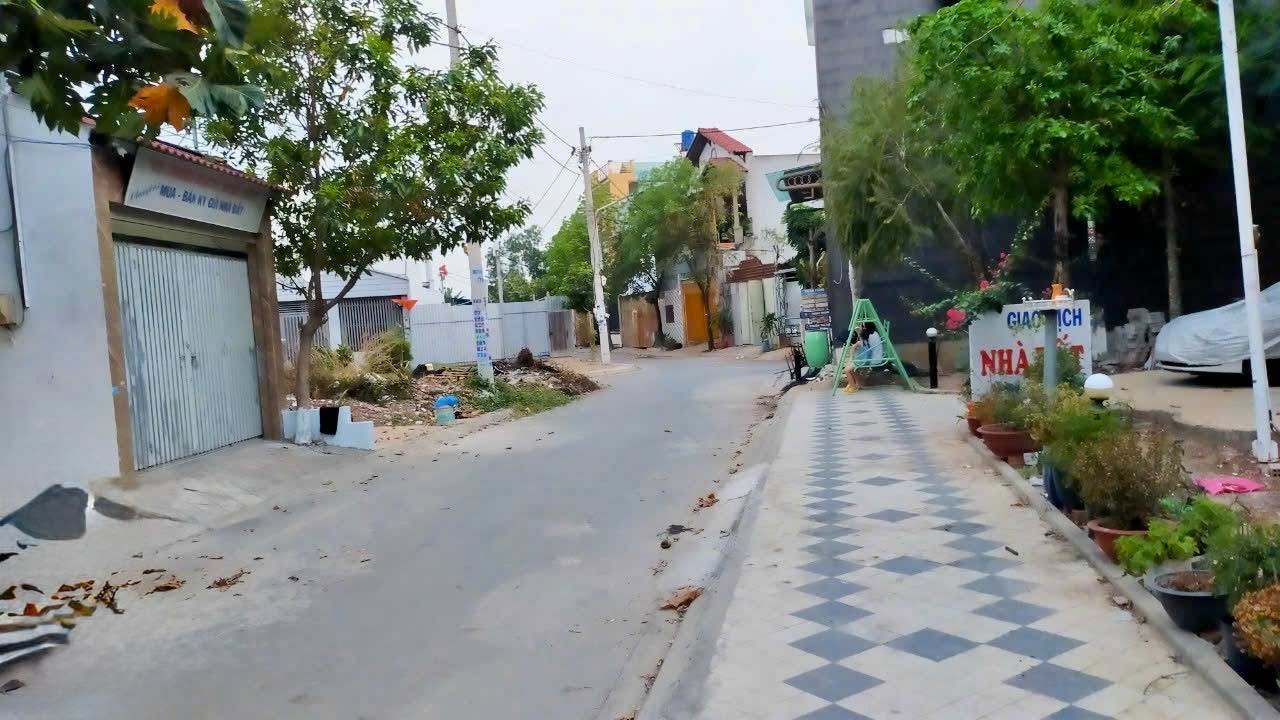 Đất phân lô Đường Đông Thạnh 8, Hóc Môn 126m² giá 5.85 tỷ - Sổ hồng riêng, xây dựng tự do!