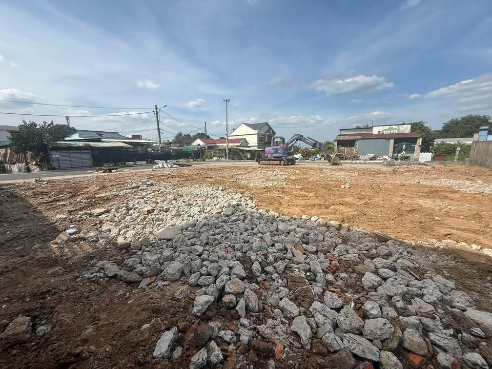 Đất góc 2 mặt tiền đường Tân Hiệp 11 - Hóc Môn 106m² giá 4.2 tỷ - Cơ hội đầu tư hiếm có!