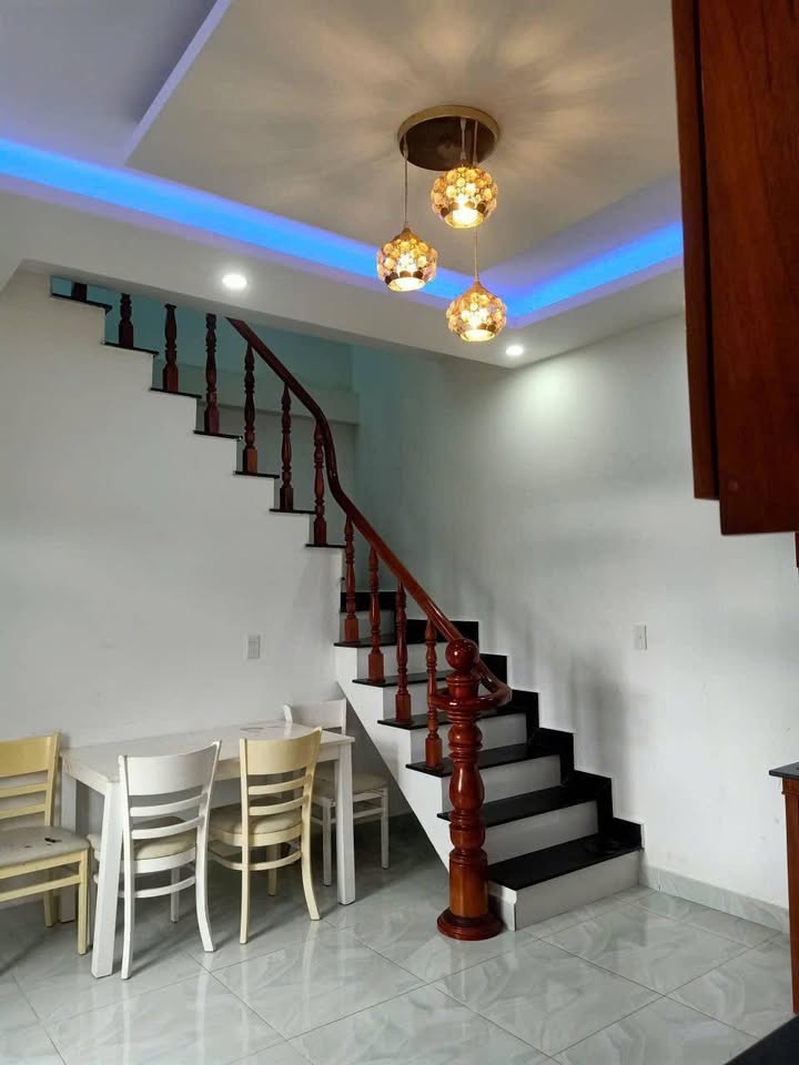 Nhà bán Đà Lạt 80m² giá 2.5 tỷ - Hướng Đông Nam, sổ đỏ chính chủ!