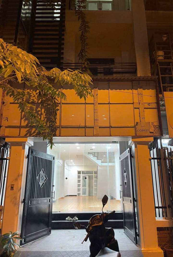 Nhà liền kề cho thuê tại ngõ 885 Tam Trinh, 65m² - Phù hợp làm văn phòng, kinh doanh