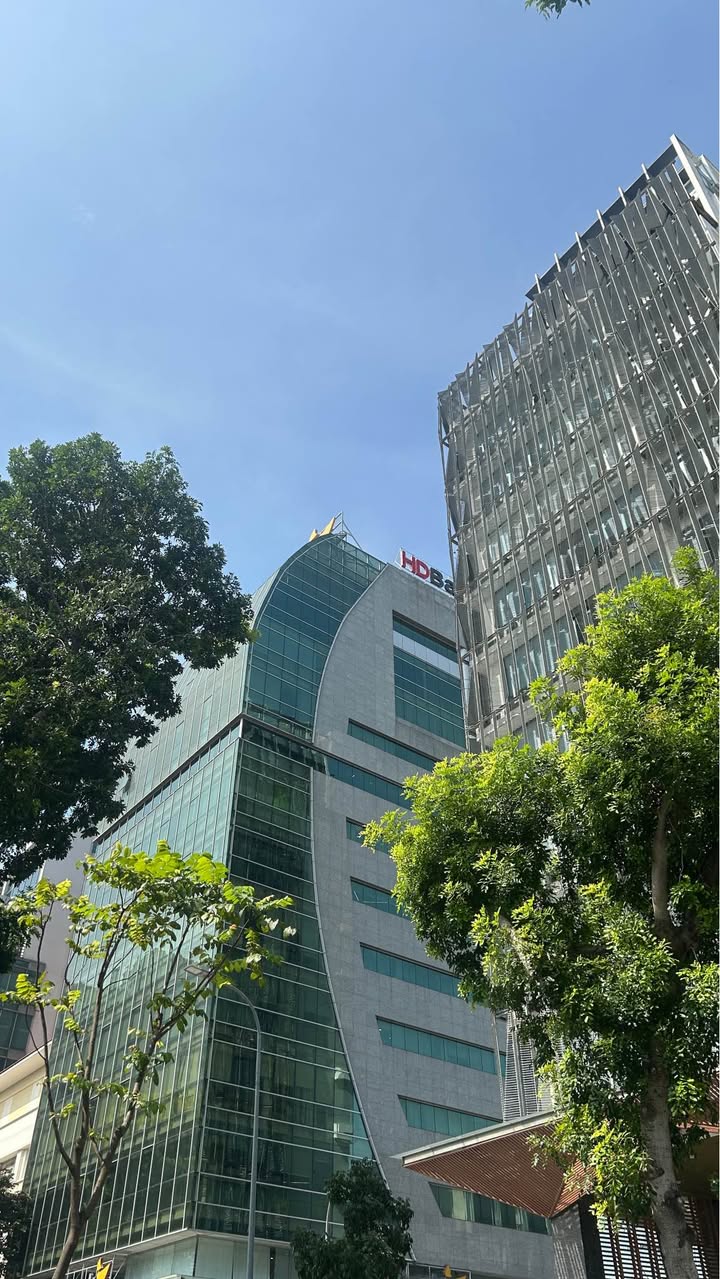 Nhà mặt tiền Quận 1 57m² giá 25 tỷ - Vị trí đắc địa gần chợ Bến Thành!