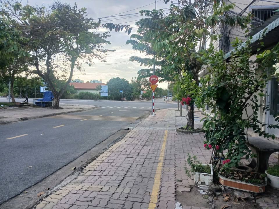 Nhà cấp 4 gác lửng 2 mặt tiền Phạm Văn Đồng 83m² giá 3.6 tỷ - Đầu tư lý tưởng!