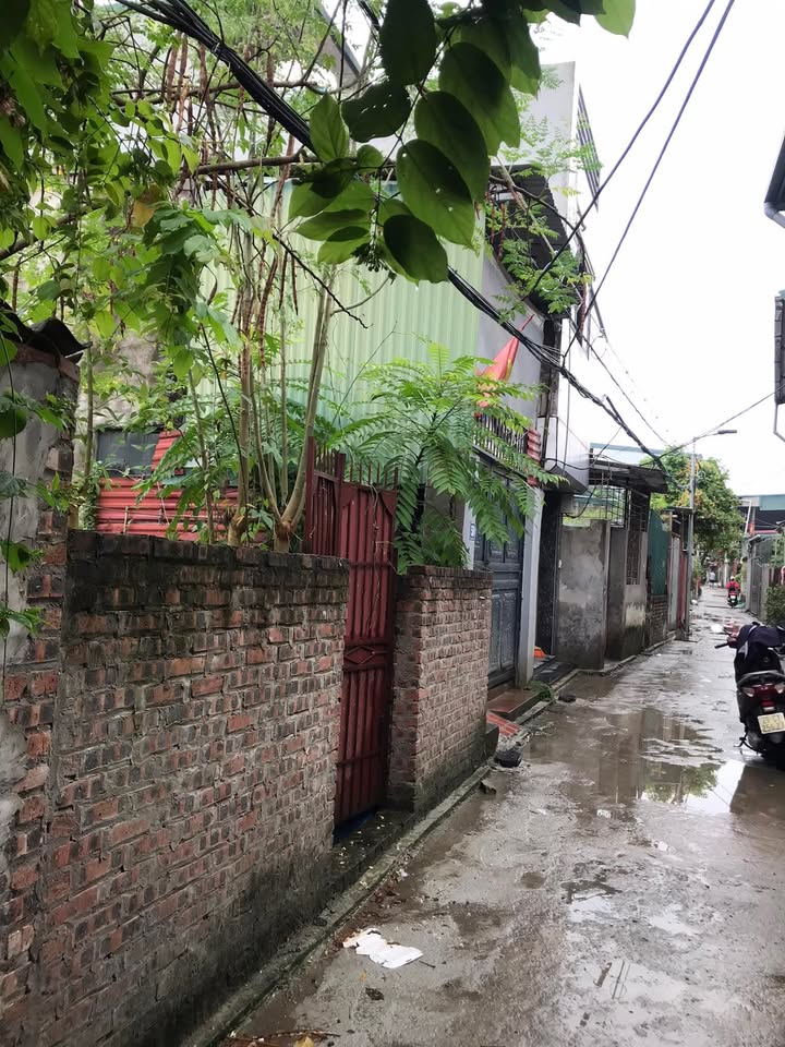 Đất nền Tây Mỗ 30m² giá 1.75 tỷ - Sổ đỏ chính chủ, gần chợ và trường học!