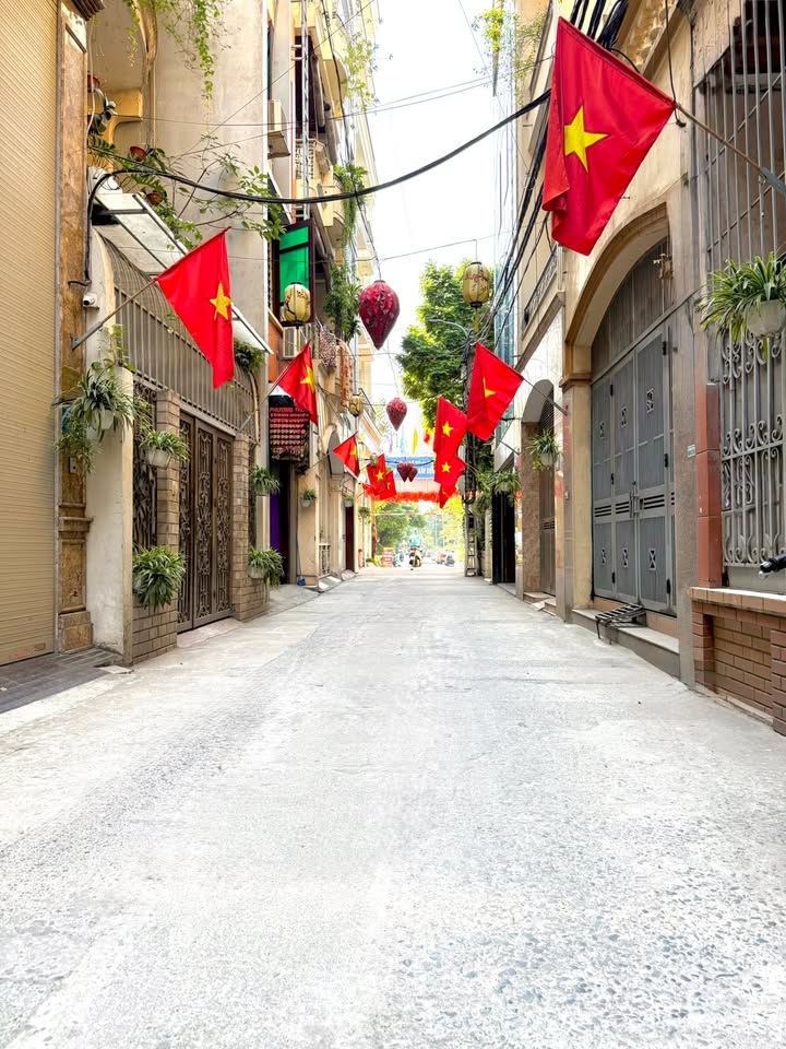 Tòa nhà văn phòng Cầu Giấy 80m² giá thỏa thuận - Cơ hội đầu tư hiếm có!