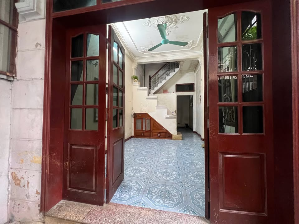 Nhà nguyên căn 3 tầng Phúc Đồng 5 triệu/tháng - Vỉa hè rộng, ô tô tránh!