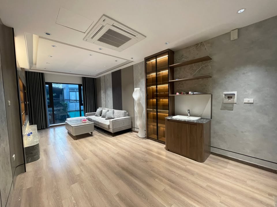 Nhà 7 tầng Ngọc Thụy 35m² giá 12 tỷ - Sẵn sàng vào ở ngay!