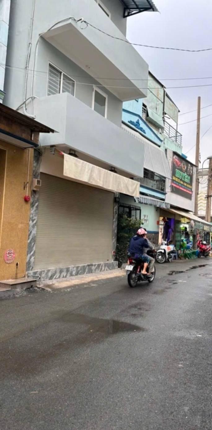 Nhà mặt tiền hẻm Âu Cơ Quận 11, 30m² giá 6.9 tỷ - Kinh doanh sầm uất!