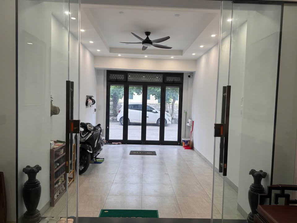 Nhà mặt bằng kinh doanh Ngọc Lâm 15 triệu - Ô tô đỗ cửa, phù hợp gia đình và kinh doanh!