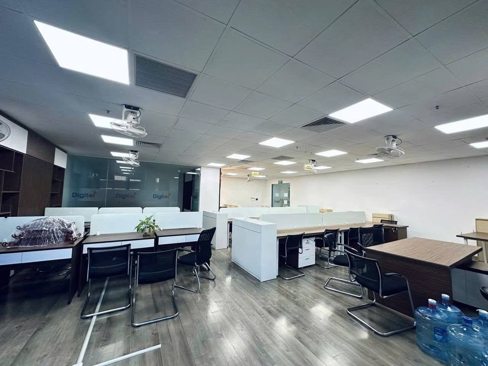 Cho thuê văn phòng Vinhomes West Point 110m² giá 60 triệu - Full nội thất sang trọng!