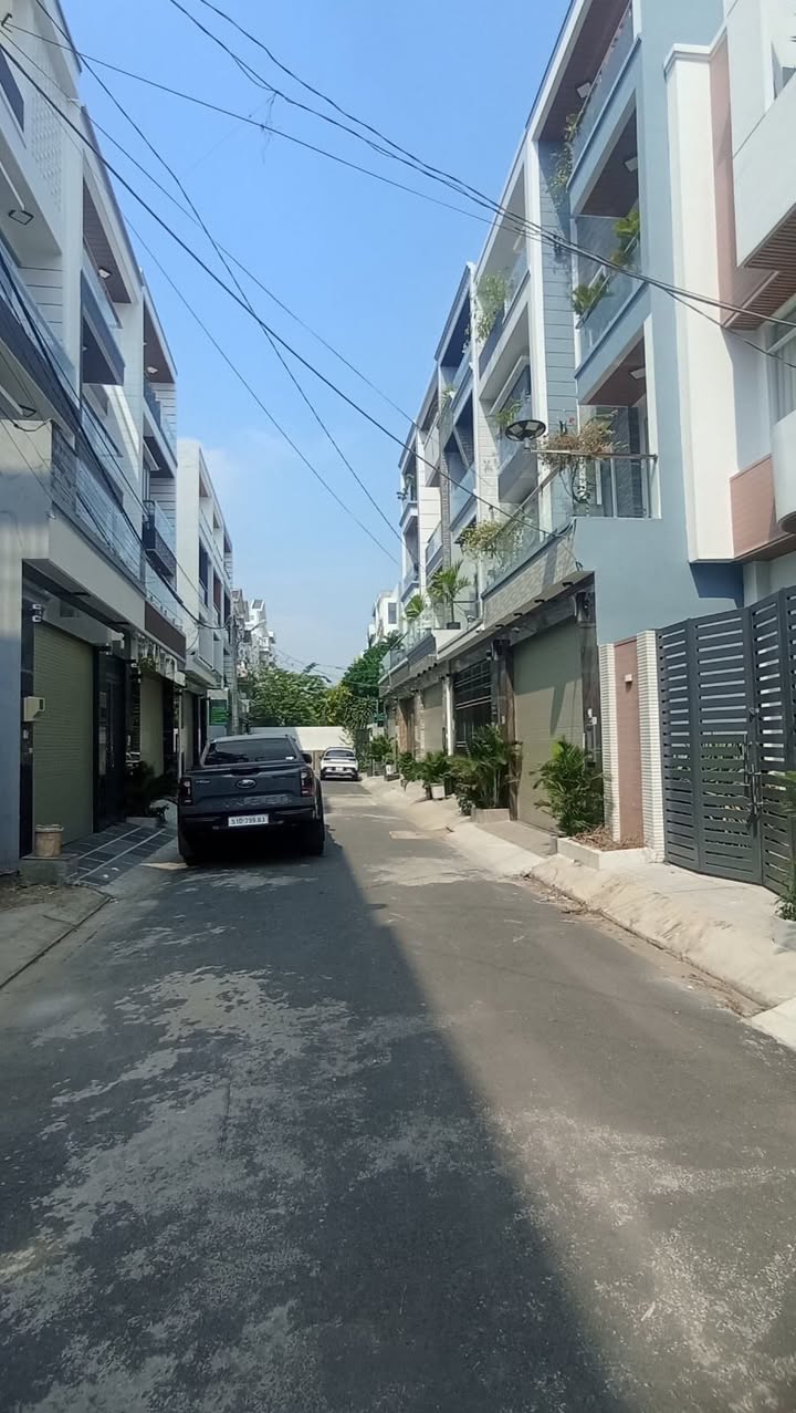 Nhà phố KDC Anh Tuần Riverside Nhà Bè 84m² giá 9.4 tỷ - Ô tô vào tận nhà!
