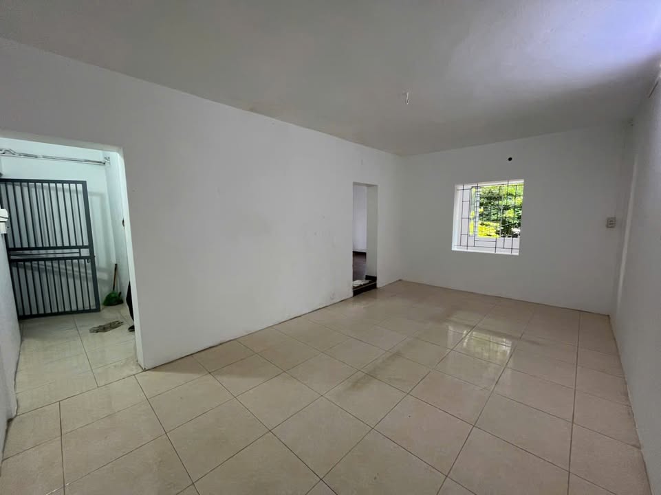 Căn hộ tập thể Giảng Võ 60m² giá thỏa thuận - Nhà ở tầng 2, tiện nghi đầy đủ!