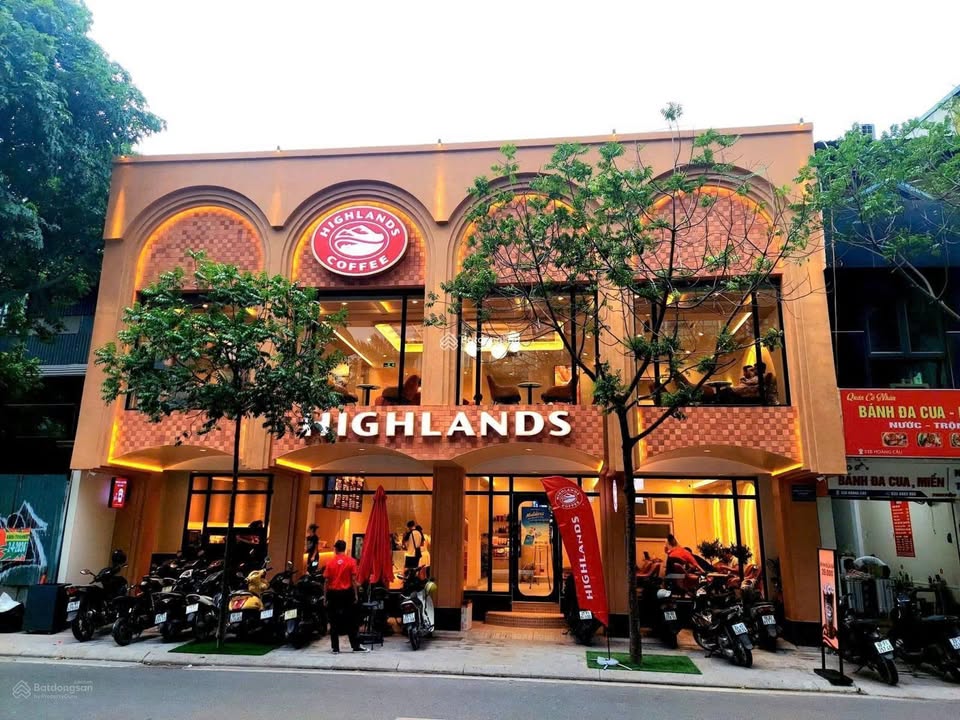 Cửa hàng mặt phố Giảng Võ, Ba Đình 126m² giá 100 triệu - Mặt tiền rộng, kinh doanh sầm uất!