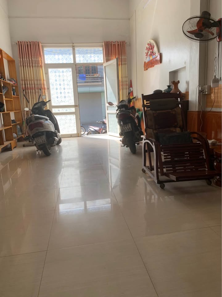 Nhà 2 tầng đường Nguyễn Phúc, Yên Bái 81m² giá 2 tỷ - Chính chủ bán gấp!