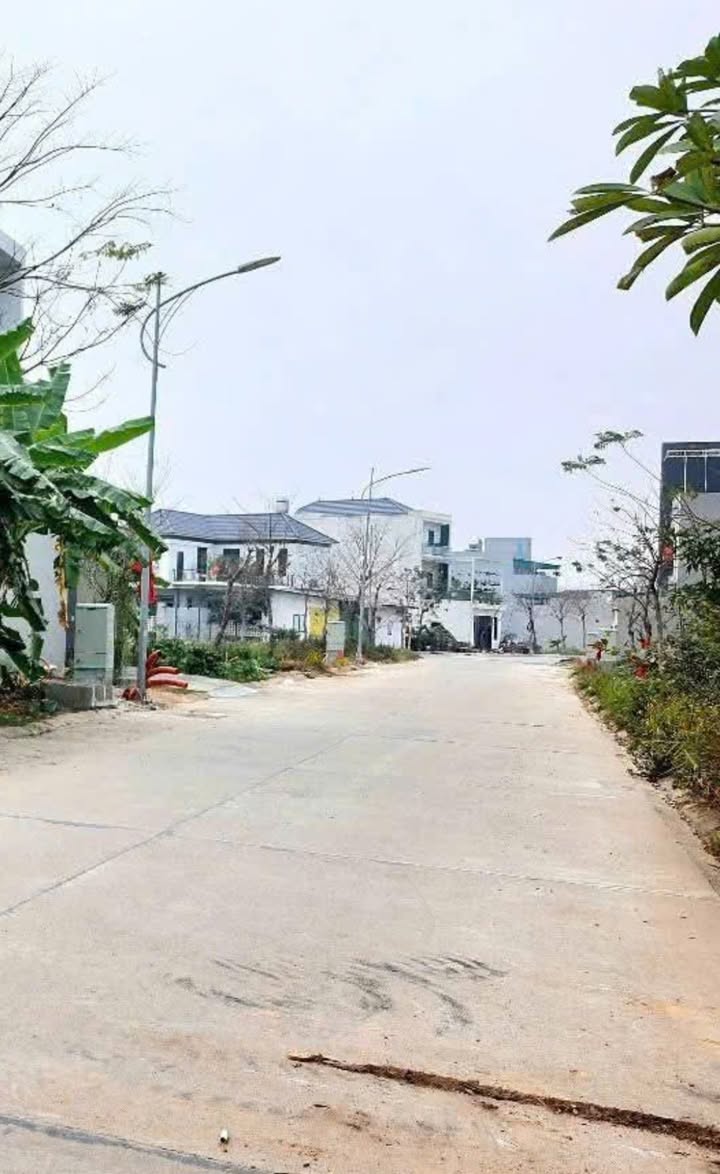 Đất thổ cư 100m² đường Hoàng Hoa Thám, Vĩnh Yên - Giá chỉ 2 tỷ!