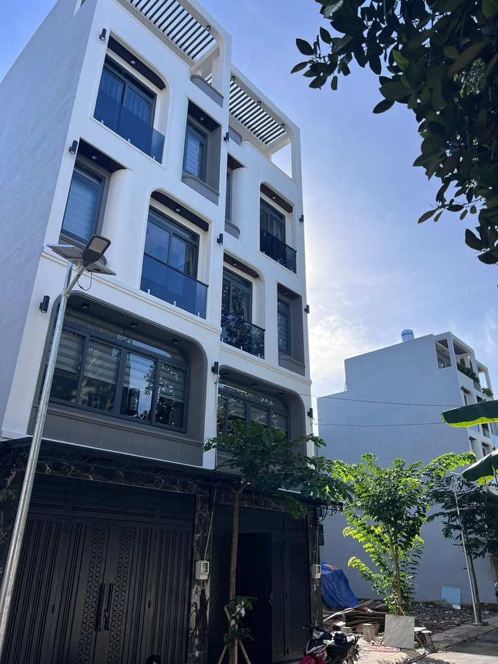 Nhà 4 tầng đường Nguyễn Ảnh Thủ, Quận 12 giá 6.4 tỷ - Full nội thất, sẵn sàng ở ngay!