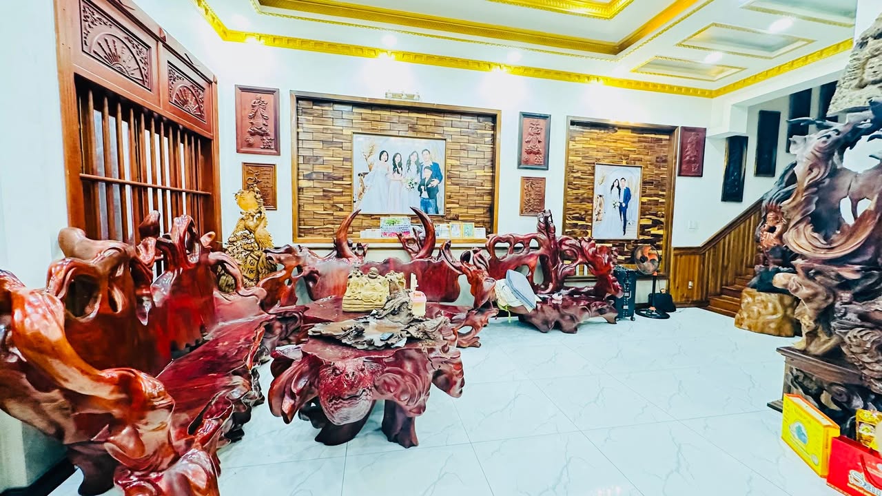 Nhà góc 2 mặt tiền Dĩ An 201m² giá 16 tỷ - Kinh doanh đắc địa!