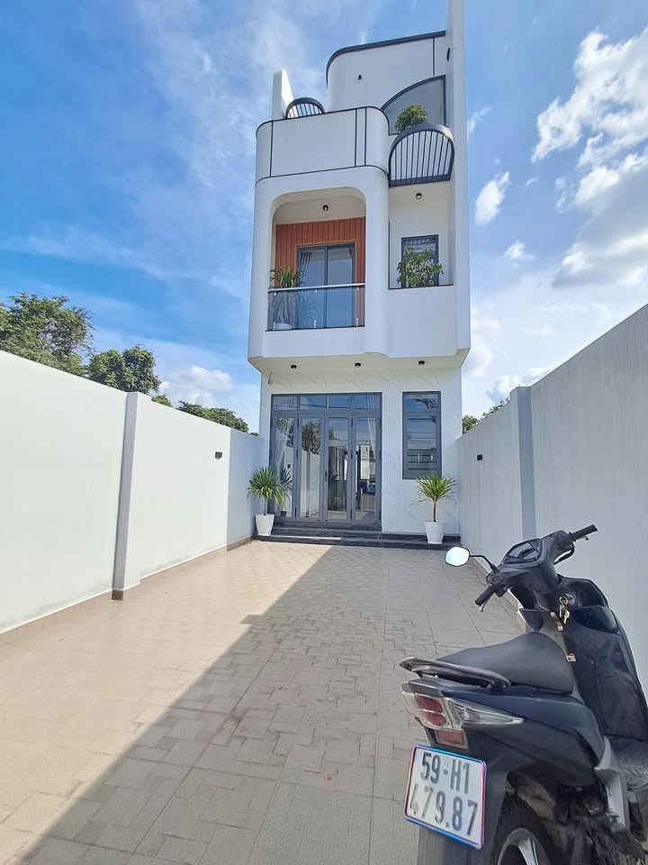 Nhà mặt tiền ĐX 082, phường Định Hòa, 125m² giá chỉ 5.65 tỷ - Vị trí kinh doanh lý tưởng!