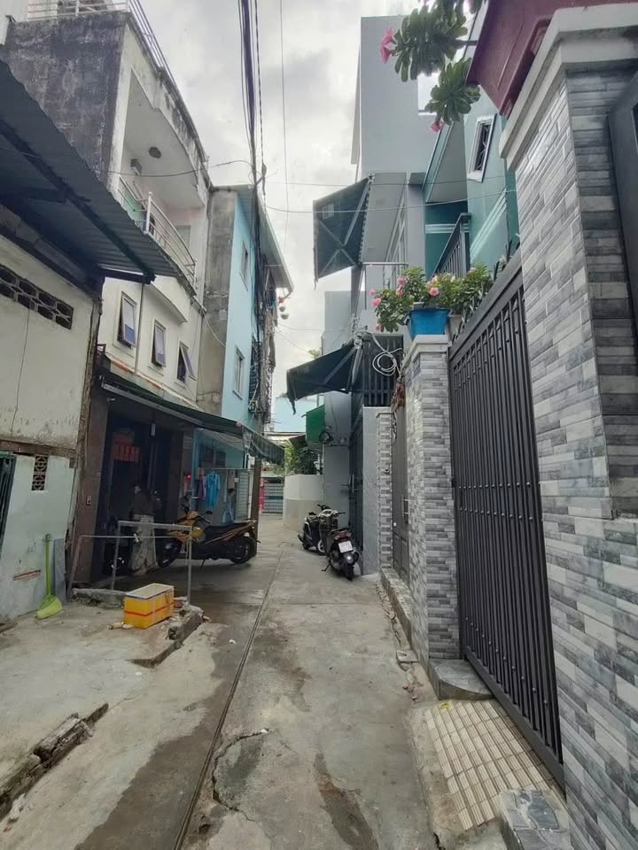 Nhà hẻm 958 Lò Gốm, Quận 6, 99.6m² giá 5.55 tỷ - Tiện xây mới!