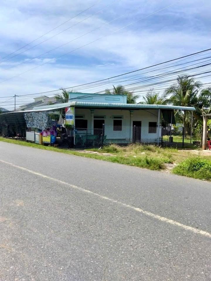 Nhà mặt tiền đường Hồng Đào, xã Hàm Kiệm, 360m² giá 2.6 tỷ - Kinh doanh thuận lợi!