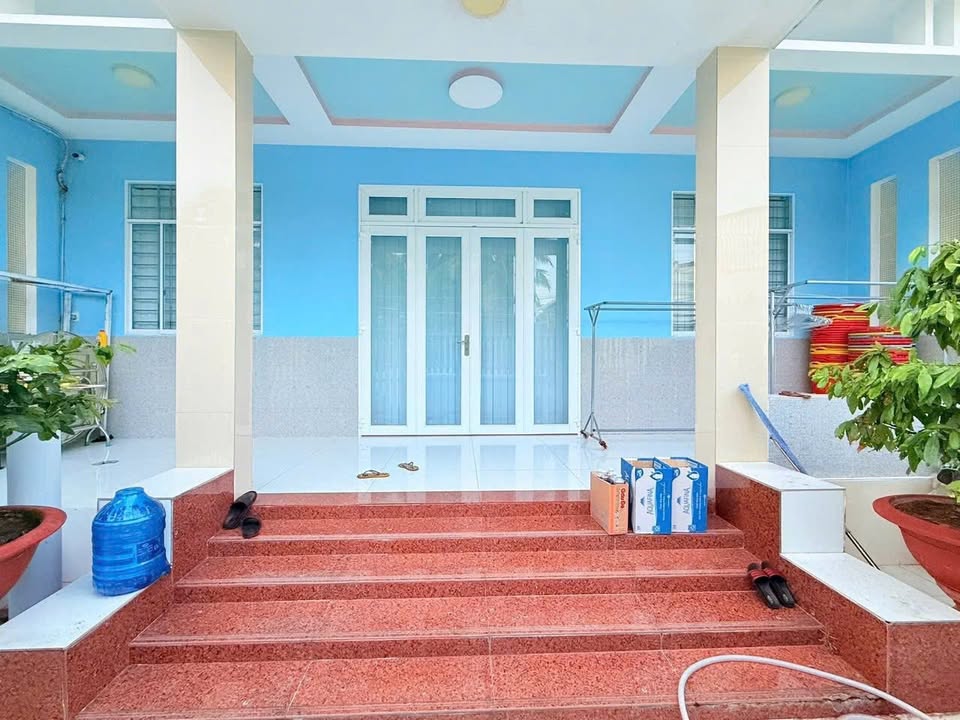 Nhà bán Phú Tân, Bến Tre 175m² giá 3 tỷ - Sổ đỏ chính chủ, thương lượng