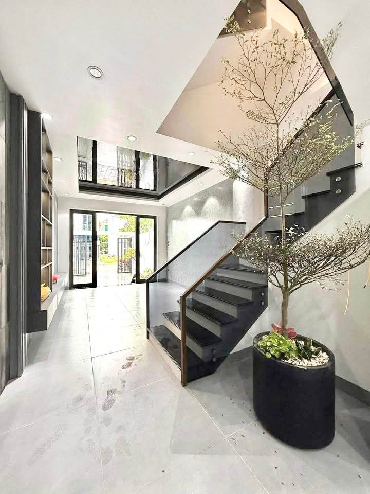 Nhà 3 tầng mặt đường Đặng Tất, Nam Định 72m² giá 4.5 tỷ - Chính chủ bán gấp!