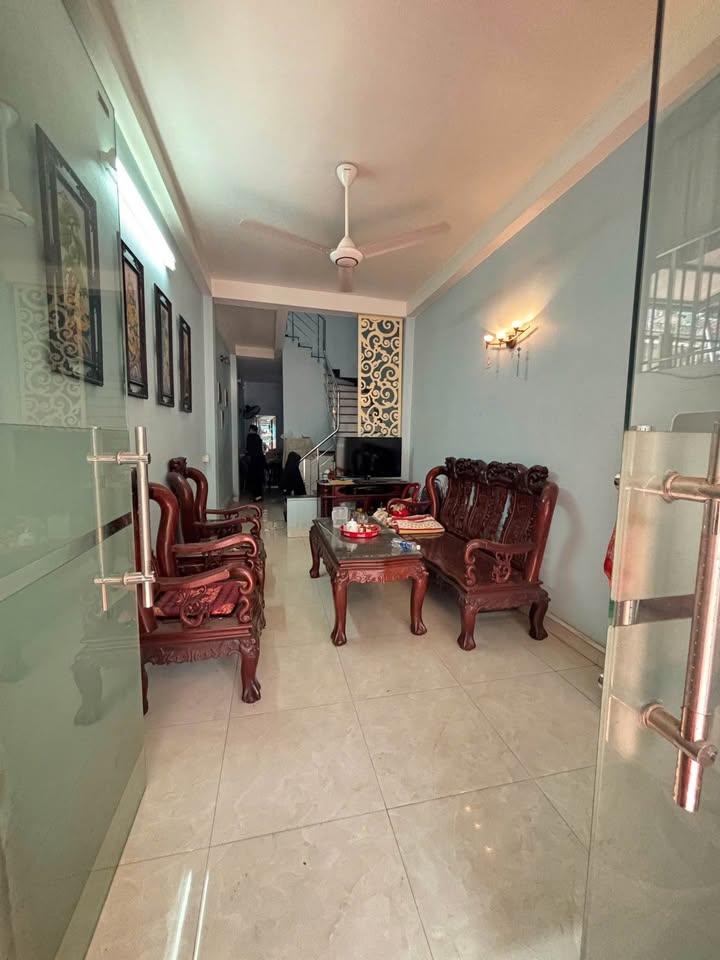 Bán nhà tại ngõ Lưu Hữu Phước, 47m² chỉ 2.05 tỷ - Sân cổng riêng tiện lợi!