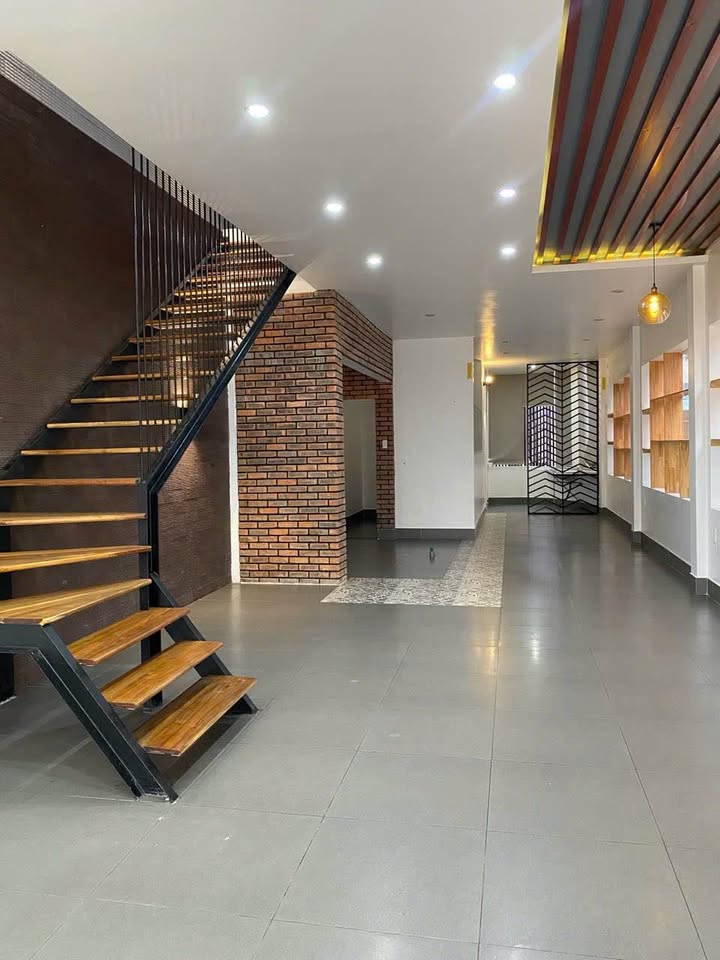 Bán nhà 3 tầng mặt tiền đường Phan Chu Trinh, Huế 140m² - View sông tuyệt đẹp!