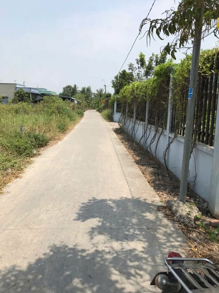 Đất nền ấp 5, xã Nhựt Chánh, Bến Lức 175m² giá 1 tỷ - Đường xe tải thuận lợi!