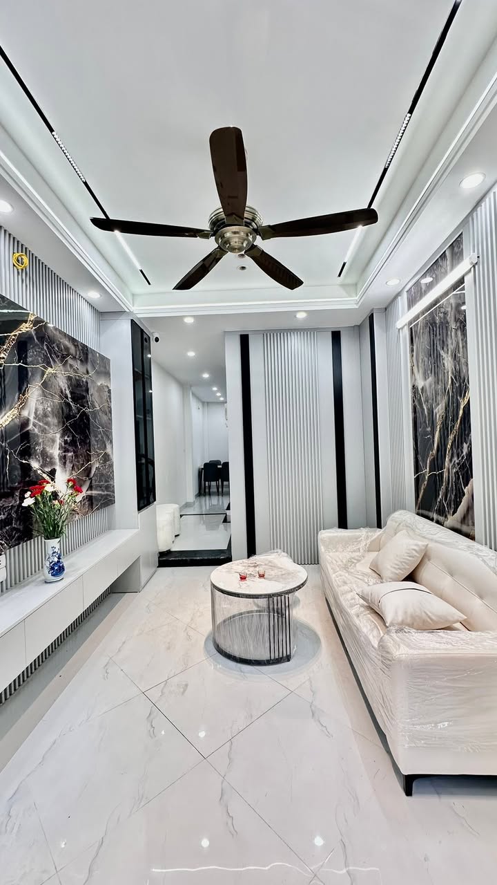 Nhà 6 tầng Tân Mai 40m² giá 1.1 tỷ - Thiết kế hiện đại, đầy đủ nội thất!