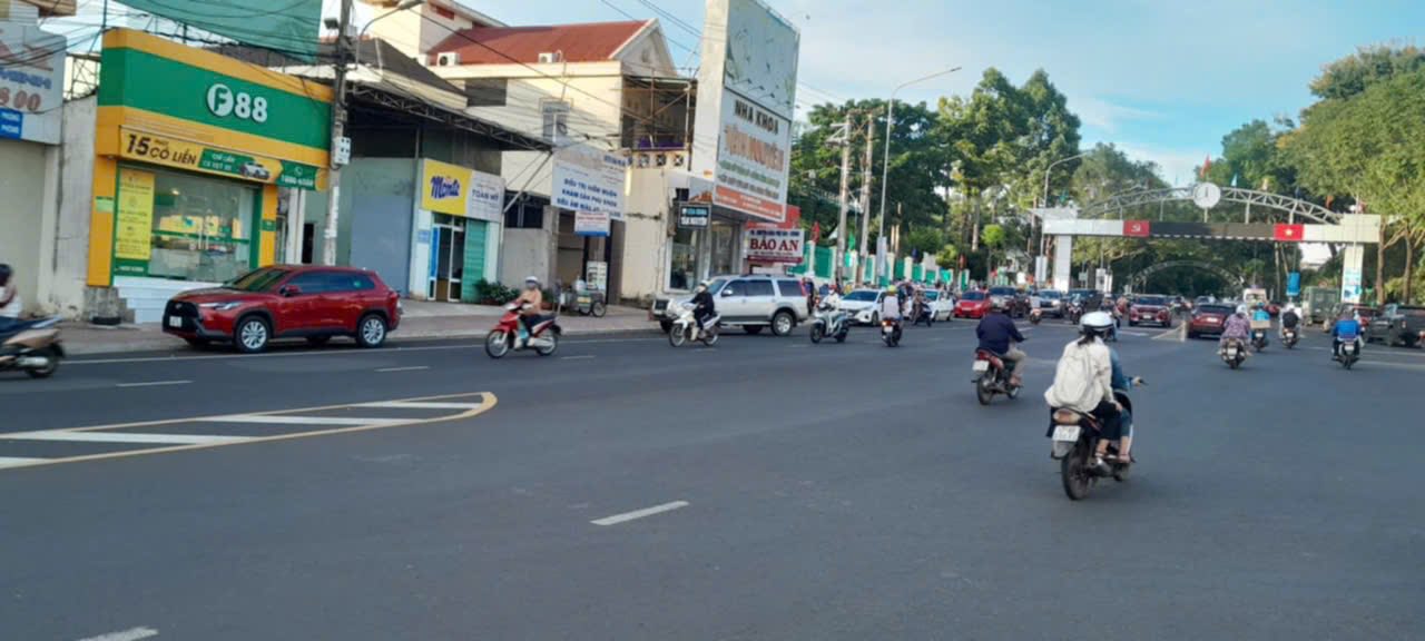 Bán nhà mặt tiền Lê Duẩn Buôn Ma Thuột 100m² giá 11.8 tỷ - Đầu tư sinh lời hiệu quả!