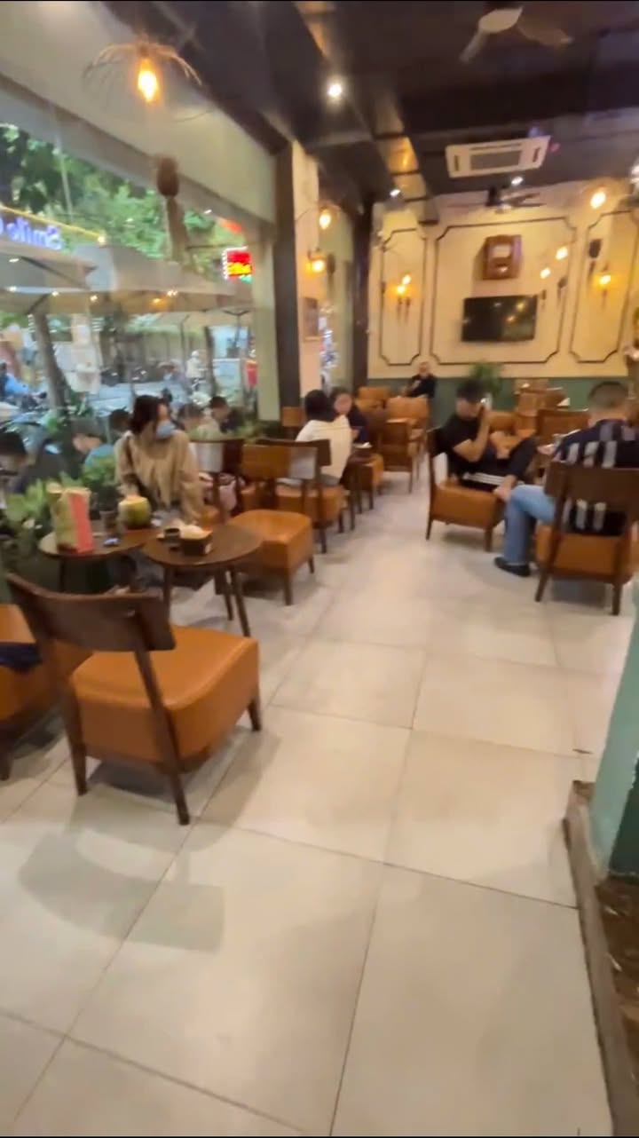 Cho thuê nhà 7 tầng kinh doanh phố Chùa Láng 130m² - Vị trí đắc địa, giá tốt!