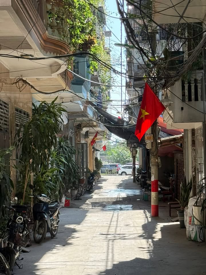 Nhà 3 tầng Cổ Nhuế 35m² giá 6.9 tỷ - Đầu tư sinh lời tốt!