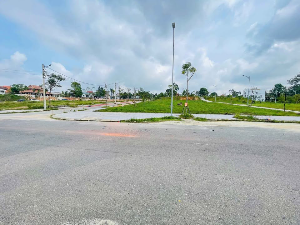 Đất đẹp view công viên tại KQH Bầu Vá, Thủy Xuân, 110m² giá 3 tỷ - Tiềm năng đầu tư cao!