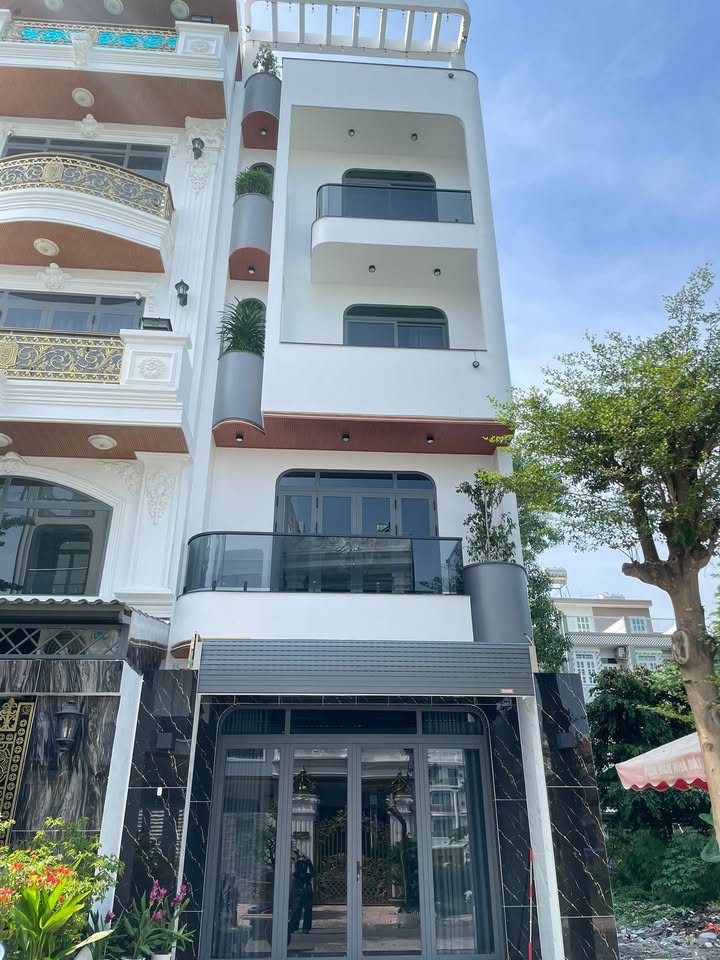 Nhà phố hiện đại Phước Kiển Nhà Bè 92.5m² giá 13.5 tỷ - Sẵn sàng vào ở!