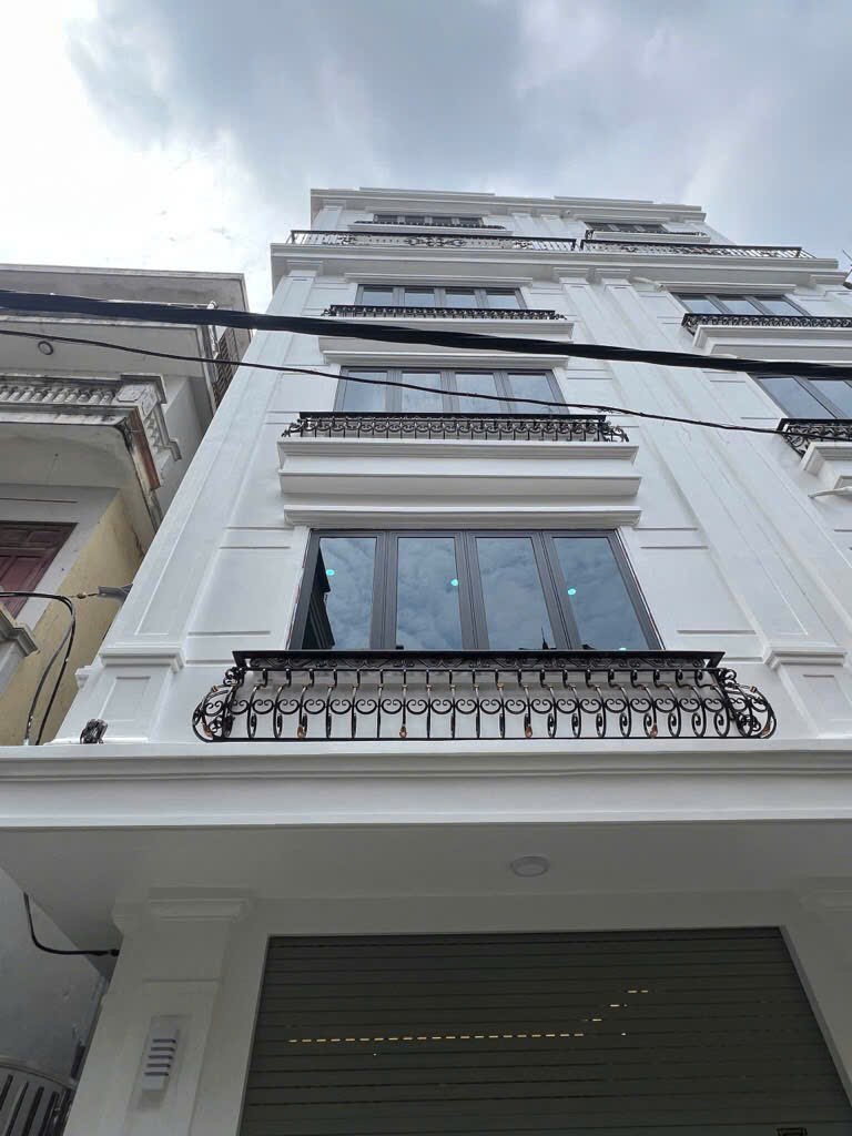 Nhà phố Cống Vị, Ba Đình 40m² giá thỏa thuận - Kinh doanh sầm uất, ô tô vỉa hè!