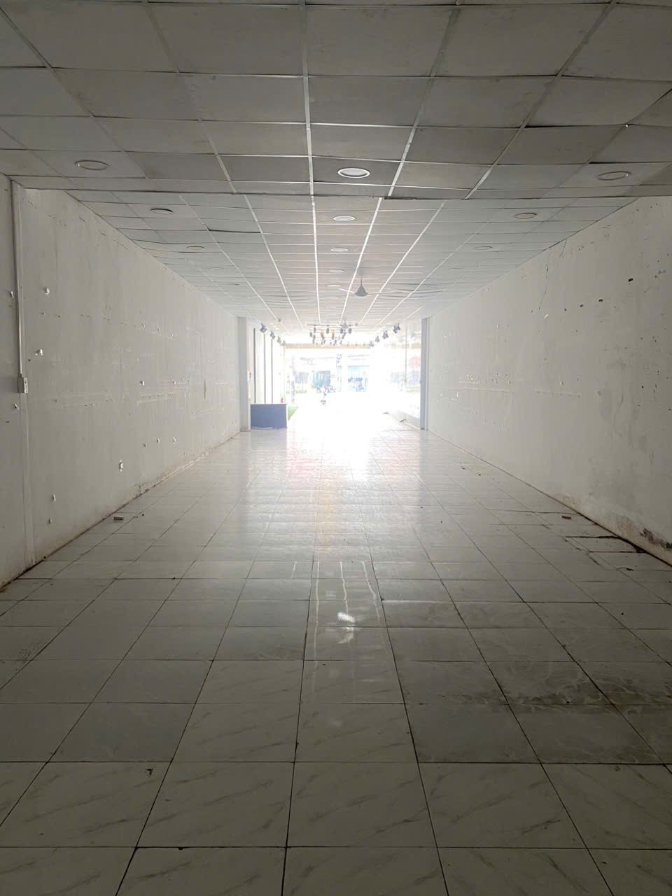 Cho thuê nhà mặt tiền đường 3/2, quận Ninh Kiều, Cần Thơ - Diện tích 342m², giá chỉ 26 triệu!